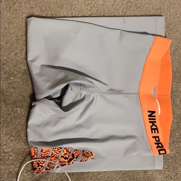 Nike orange and gray cropped leggings - Picture 2 of 2